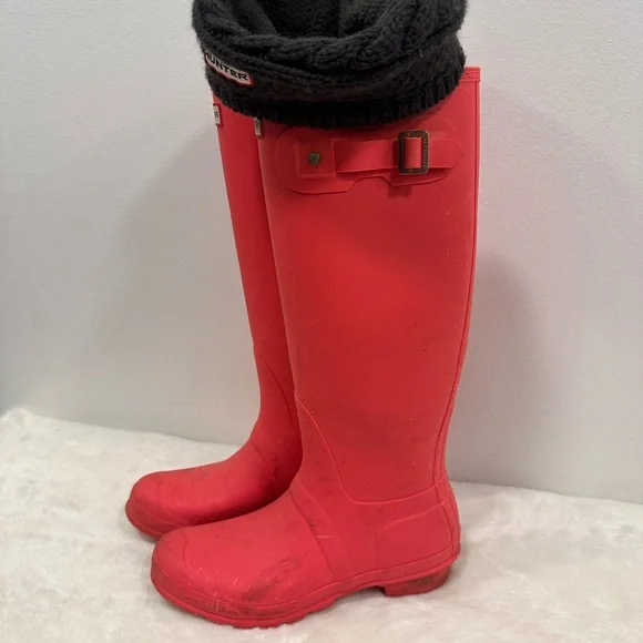 Hunter boots! Tall bright hot pink mud rain boots size 9! Hunter socks included - Picture 6 of 9